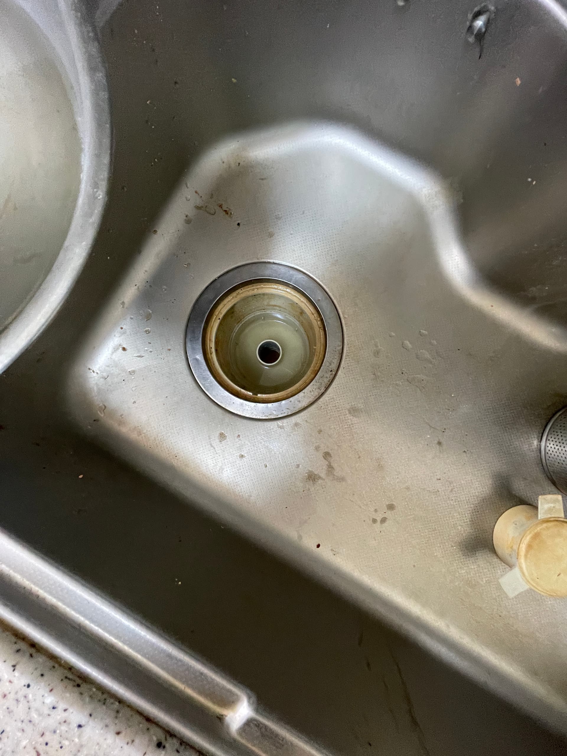 헬스장 샤워실, 젠다이/코너 선반 물때와의 전쟁! 속 시원한 해결책 공개