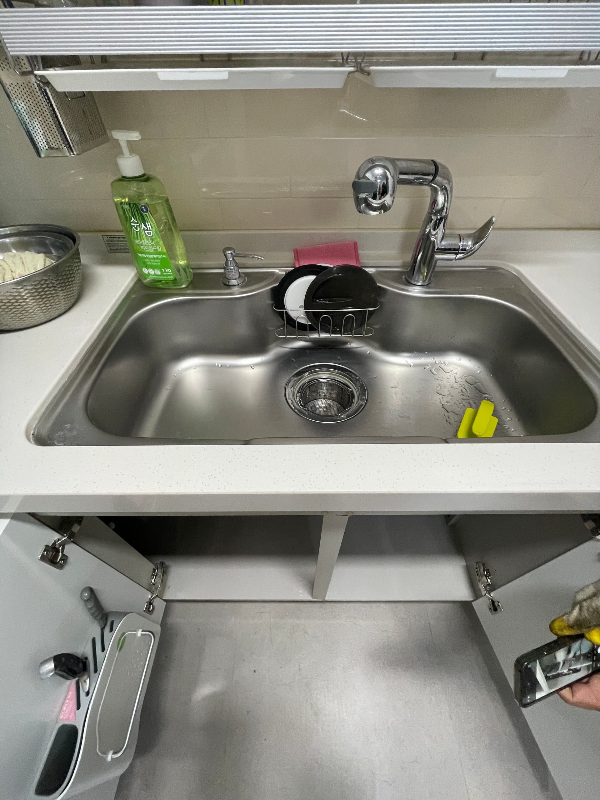 변기 물탱크 속 벽돌, 과연 옥상 빗물 누수 해결사가 될 수 있을까? 하수관 영향 완벽 분석!