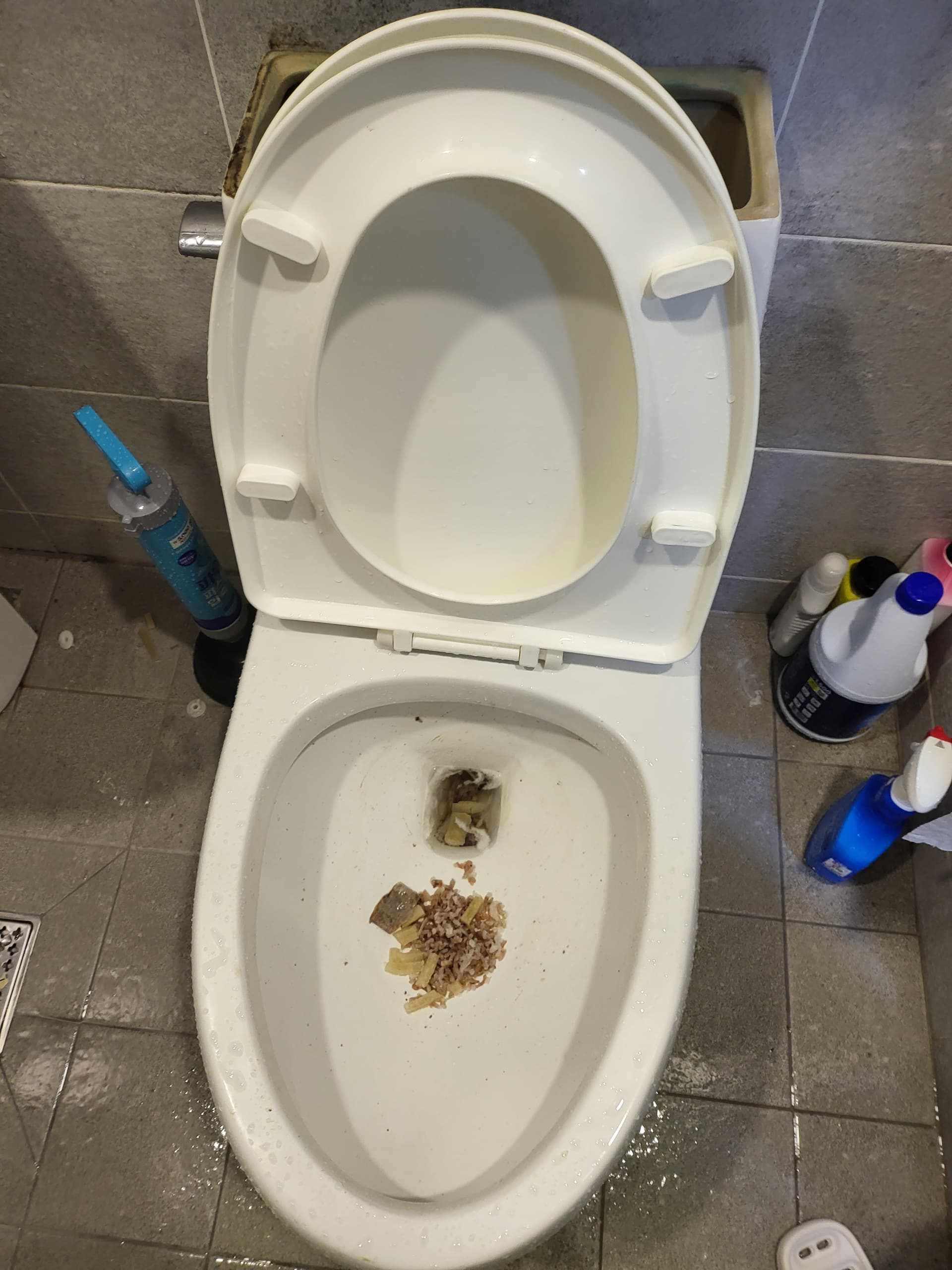 변기야, 네가 물 먹는 하마였니?! 수조 용량 조절로 수도세 '꿀팁' 대방출!